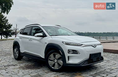 Внедорожник / Кроссовер Hyundai Kona Electric 2020 в 