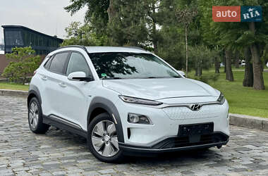 Внедорожник / Кроссовер Hyundai Kona Electric 2020 в 