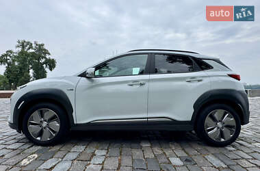Внедорожник / Кроссовер Hyundai Kona Electric 2020 в 