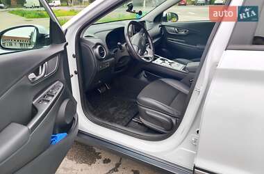 Внедорожник / Кроссовер Hyundai Kona Electric 2019 в 