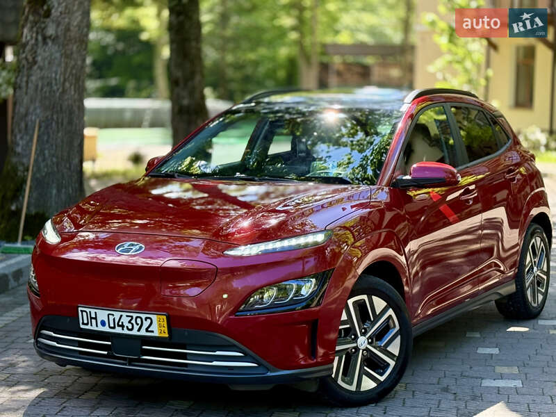 Внедорожник / Кроссовер Hyundai Kona Electric 2022 в 