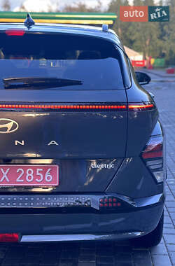 Позашляховик / Кросовер Hyundai Kona Electric 2024 в 