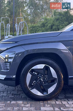 Позашляховик / Кросовер Hyundai Kona Electric 2024 в 