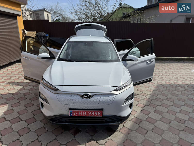 Внедорожник / Кроссовер Hyundai Kona Electric 2019 в Ровно