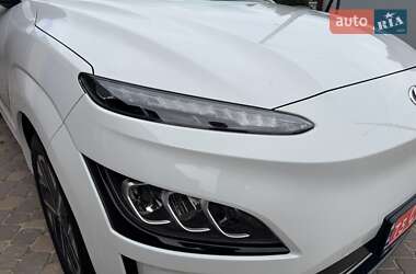 Позашляховик / Кросовер Hyundai Kona Electric 2021 в 