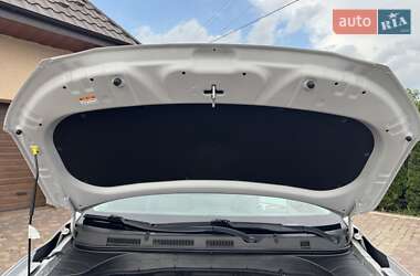 Позашляховик / Кросовер Hyundai Kona Electric 2021 в 