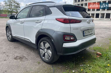 Внедорожник / Кроссовер Hyundai Kona Electric 2019 в 