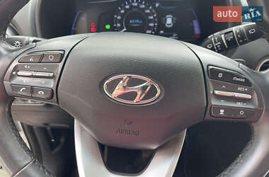 Внедорожник / Кроссовер Hyundai Kona Electric 2019 в 