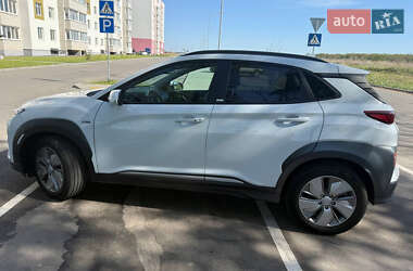 Внедорожник / Кроссовер Hyundai Kona Electric 2020 в 