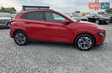 Внедорожник / Кроссовер Hyundai Kona Electric 2021 в 