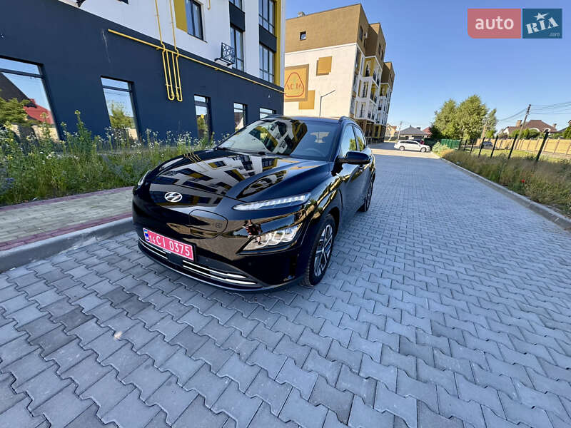 Внедорожник / Кроссовер Hyundai Kona Electric 2021 в 