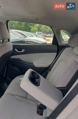Внедорожник / Кроссовер Hyundai Kona Electric 2023 в 