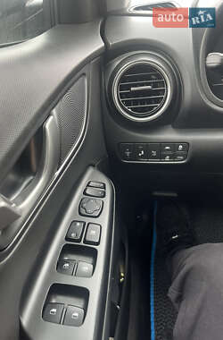 Внедорожник / Кроссовер Hyundai Kona Electric 2019 в 