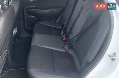 Внедорожник / Кроссовер Hyundai Kona Electric 2019 в 