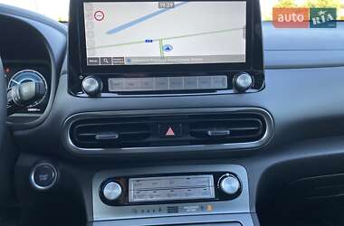 Позашляховик / Кросовер Hyundai Kona Electric 2021 в 