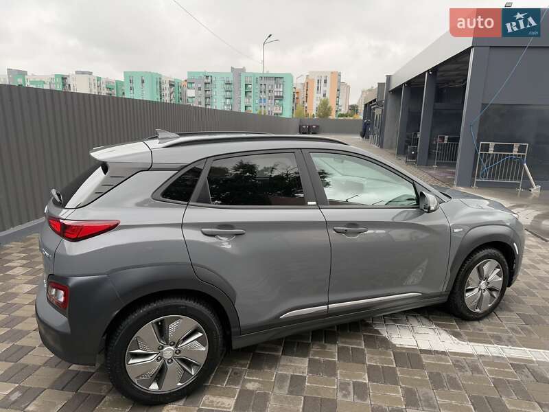 Внедорожник / Кроссовер Hyundai Kona Electric 2020 в Киеве