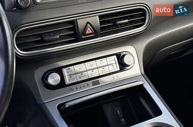 Внедорожник / Кроссовер Hyundai Kona Electric 2020 в 