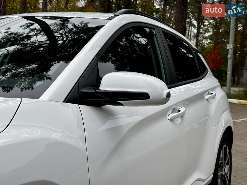 Позашляховик / Кросовер Hyundai Kona Electric 2022 в Києві