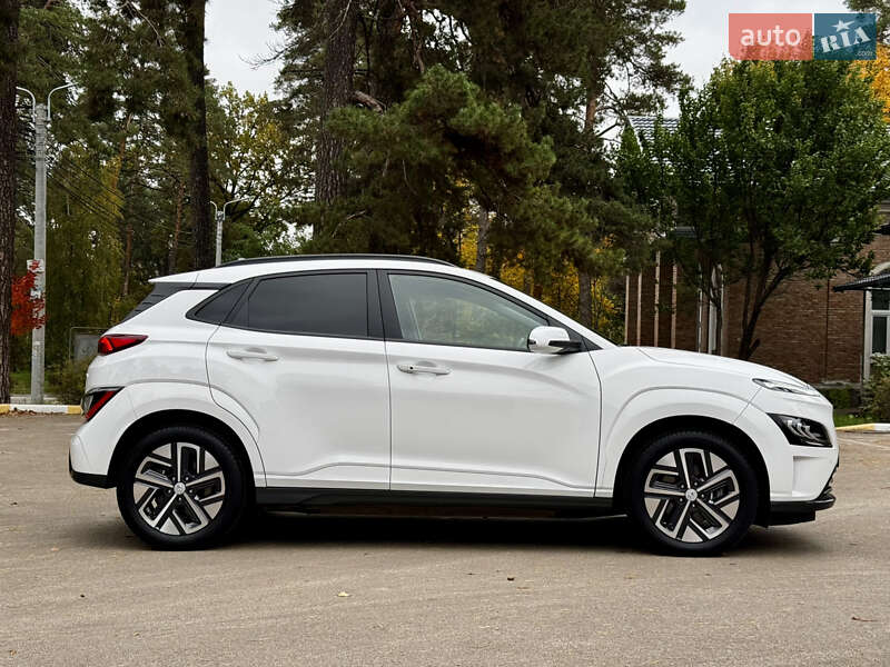 Позашляховик / Кросовер Hyundai Kona Electric 2022 в Києві