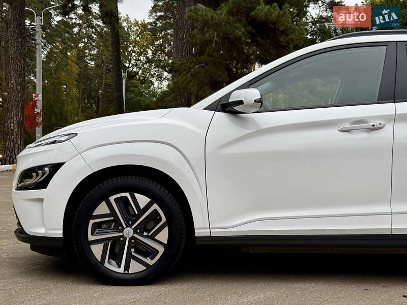 Позашляховик / Кросовер Hyundai Kona Electric 2022 в Києві