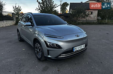 Внедорожник / Кроссовер Hyundai Kona Electric 2022 в 