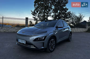 Внедорожник / Кроссовер Hyundai Kona Electric 2022 в 