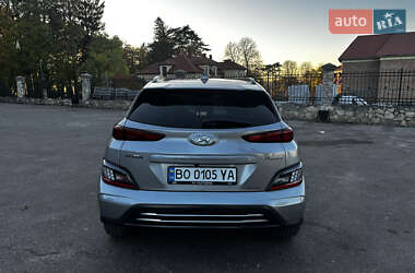 Внедорожник / Кроссовер Hyundai Kona Electric 2022 в 