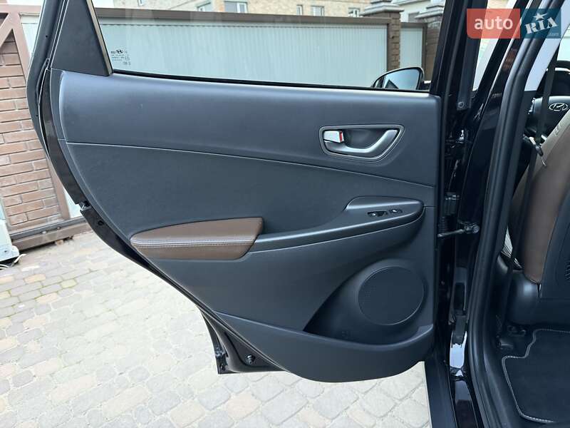 Позашляховик / Кросовер Hyundai Kona Electric 2020 в Чернівцях