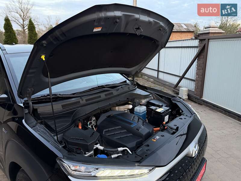 Позашляховик / Кросовер Hyundai Kona Electric 2020 в Чернівцях