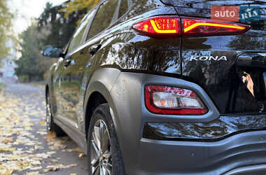 Внедорожник / Кроссовер Hyundai Kona Electric 2021 в 