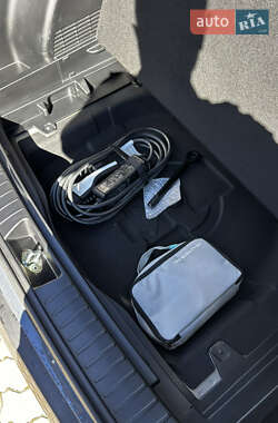 Внедорожник / Кроссовер Hyundai Kona Electric 2024 в 