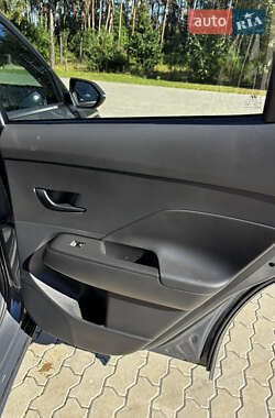 Внедорожник / Кроссовер Hyundai Kona Electric 2024 в 