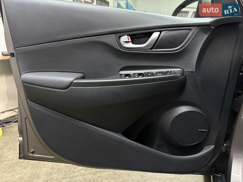 Внедорожник / Кроссовер Hyundai Kona Electric 2021 в Львове