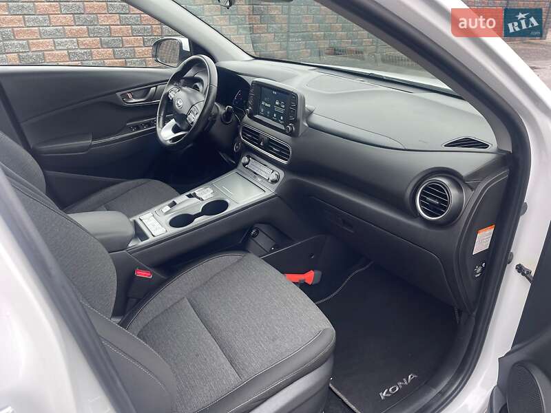 Внедорожник / Кроссовер Hyundai Kona Electric 2020 в Ровно