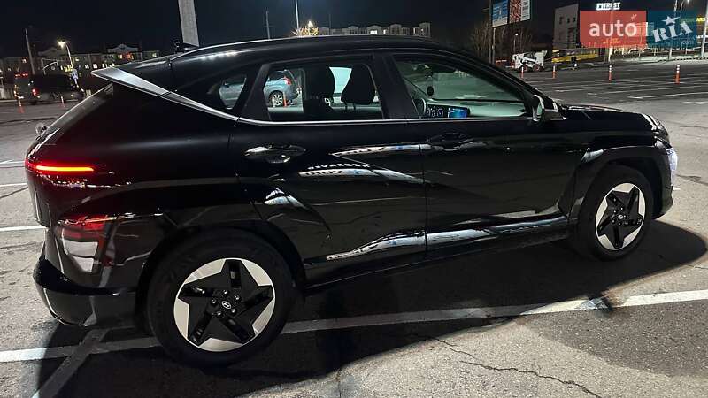 Позашляховик / Кросовер Hyundai Kona Electric 2023 в Рівному