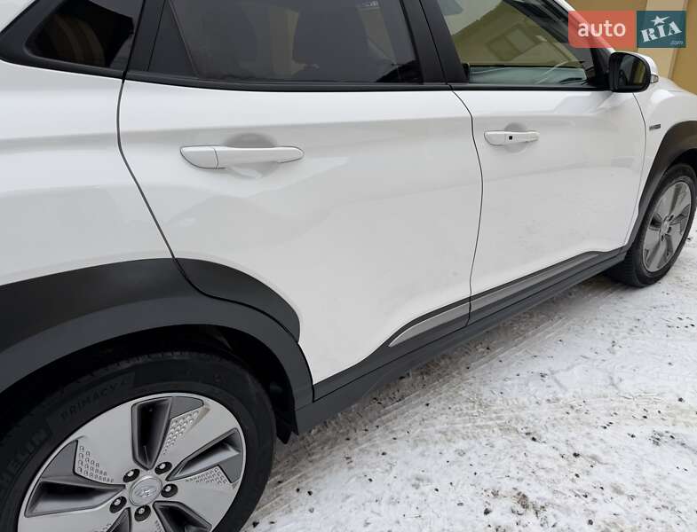 Внедорожник / Кроссовер Hyundai Kona Electric 2021 в Львове