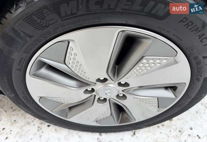 Внедорожник / Кроссовер Hyundai Kona Electric 2021 в Львове