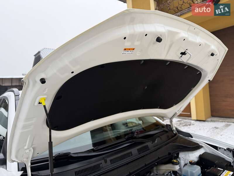 Внедорожник / Кроссовер Hyundai Kona Electric 2021 в Львове