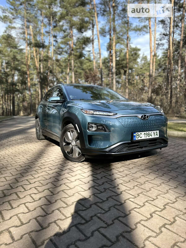 Внедорожник / Кроссовер Hyundai Kona 2018 в Новояворовске