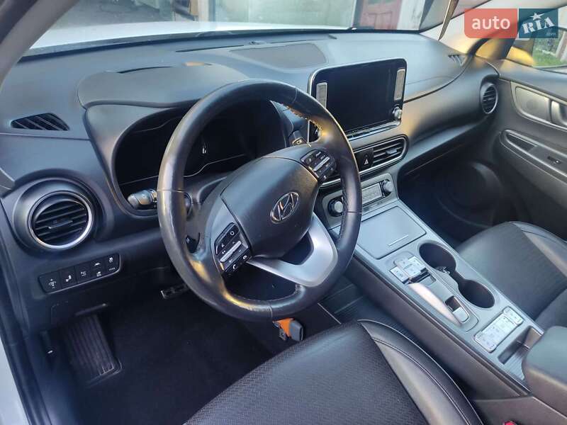 Внедорожник / Кроссовер Hyundai Kona 2018 в Млинове