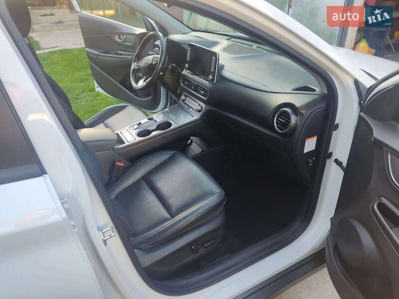 Внедорожник / Кроссовер Hyundai Kona 2018 в Млинове