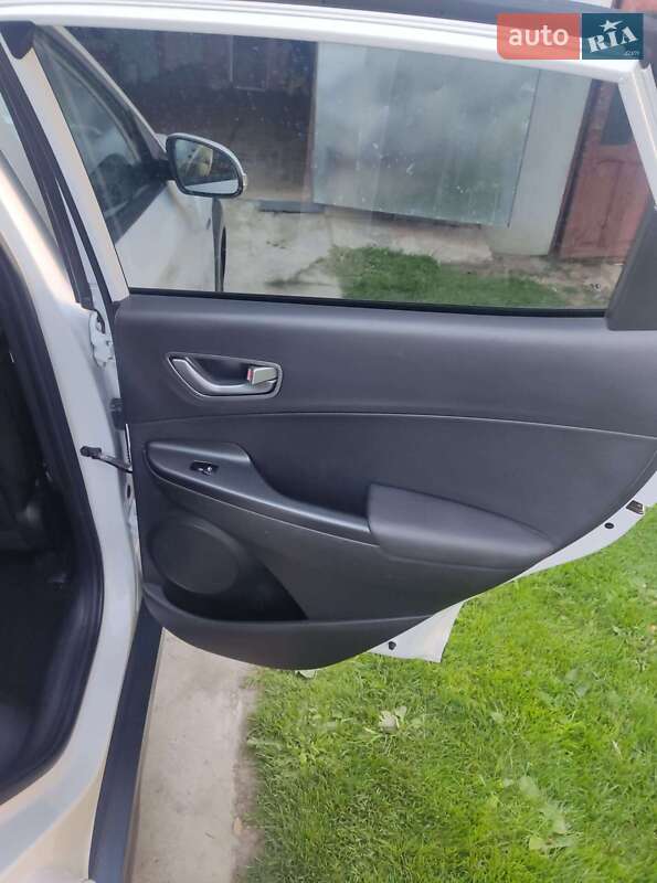 Внедорожник / Кроссовер Hyundai Kona 2018 в Млинове