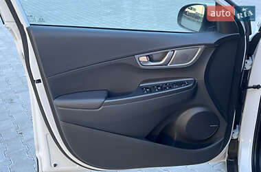Внедорожник / Кроссовер Hyundai Kona 2021 в 