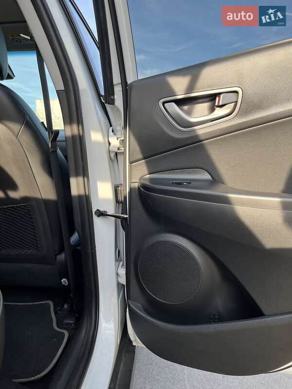 Внедорожник / Кроссовер Hyundai Kona 2018 в Ровно