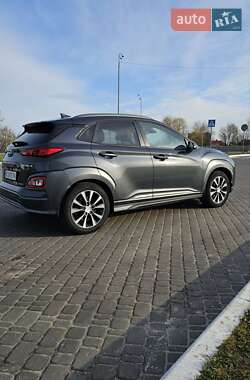 Внедорожник / Кроссовер Hyundai Kona 2018 в 