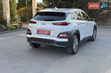 Внедорожник / Кроссовер Hyundai Kona 2021 в 