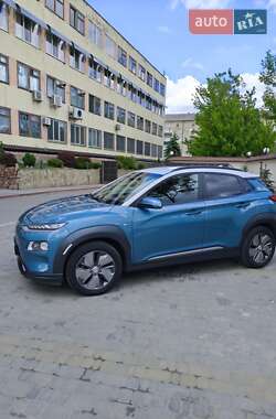 Внедорожник / Кроссовер Hyundai Kona 2018 в 