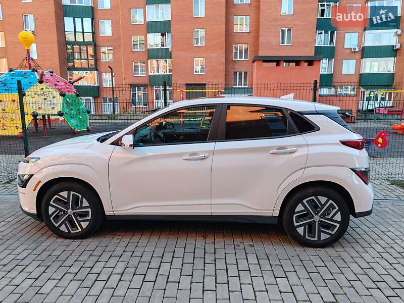 Внедорожник / Кроссовер Hyundai Kona 2023 в Черновцах