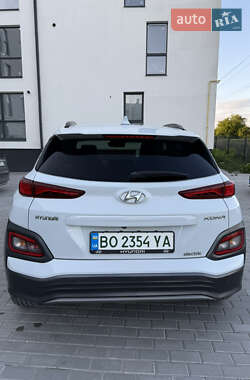 Внедорожник / Кроссовер Hyundai Kona 2018 в 