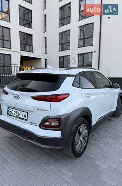 Внедорожник / Кроссовер Hyundai Kona 2018 в 